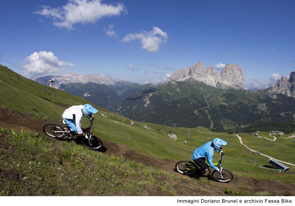 Freeride ed Enduro al cospetto del gruppo dolomitico del Sella