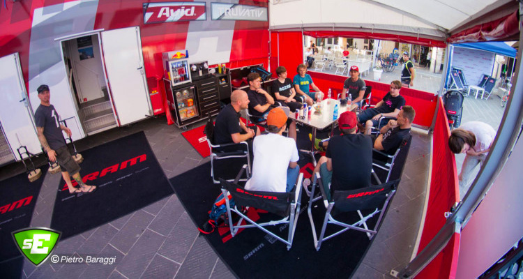 Il Superenduro annuncia una riunione con team e piloti