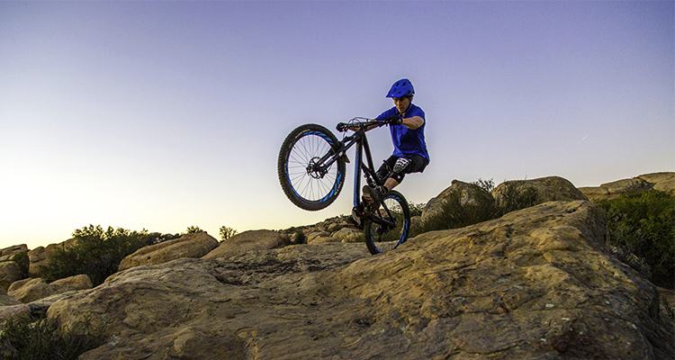 Kali lancia Maya, il nuovo casco da enduro