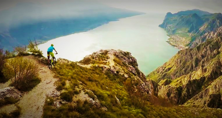 La nuova NS da enduro sul lago di Garda: che posti, ragazzi!