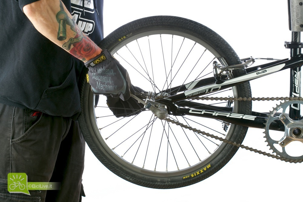 Rimozione della ruota posteriore – BMX