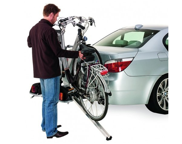 Guida porta-ebike per auto