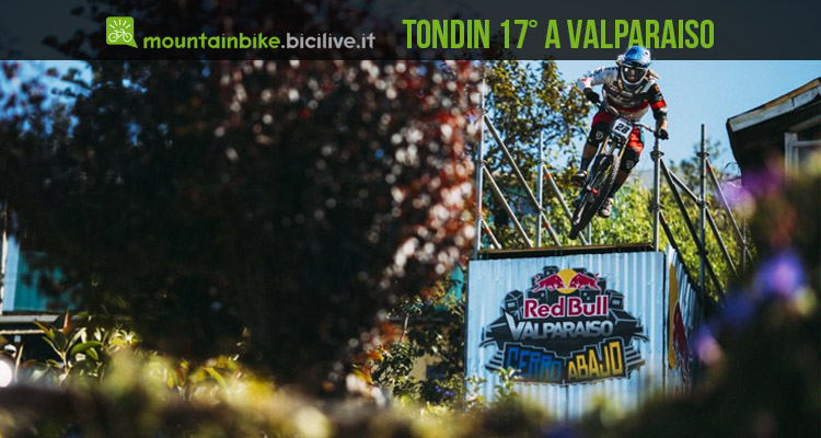 Dennis Tondin alla Redbull urban downhill a Valparaiso in Cile