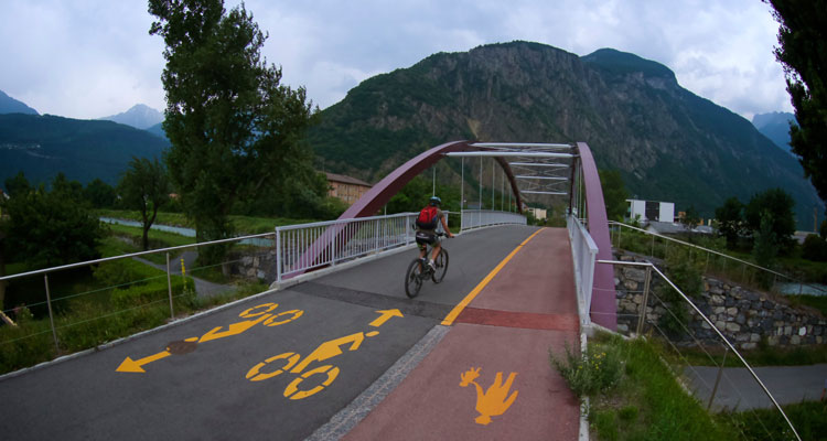 La bicicletta (anche elettrica) crea occupazione: tutti in sella!