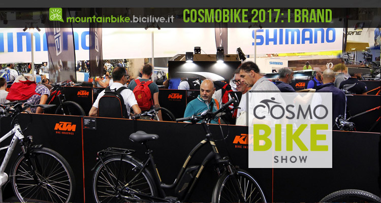 interno della fiera di Verona durante cosmobike show