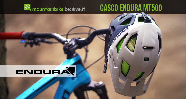 Casco mtb Endura MT500 con nuovo materiale a nido d’ape Koroyd