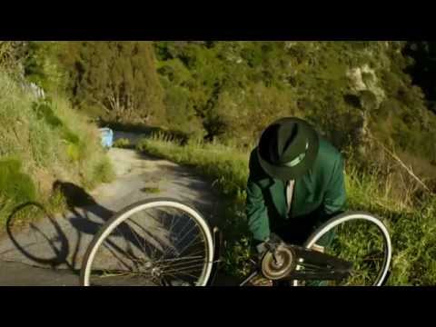 Birra Moretti Radler, lo spot col baffone in bicicletta