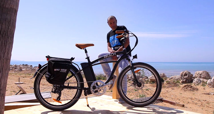 Il test della bici elettrica Beach, la cruiser di Bad Bike