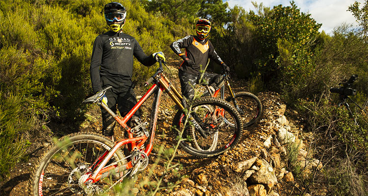 Neko Mulally firma con Scott: avranno catene abbastanza resistenti?