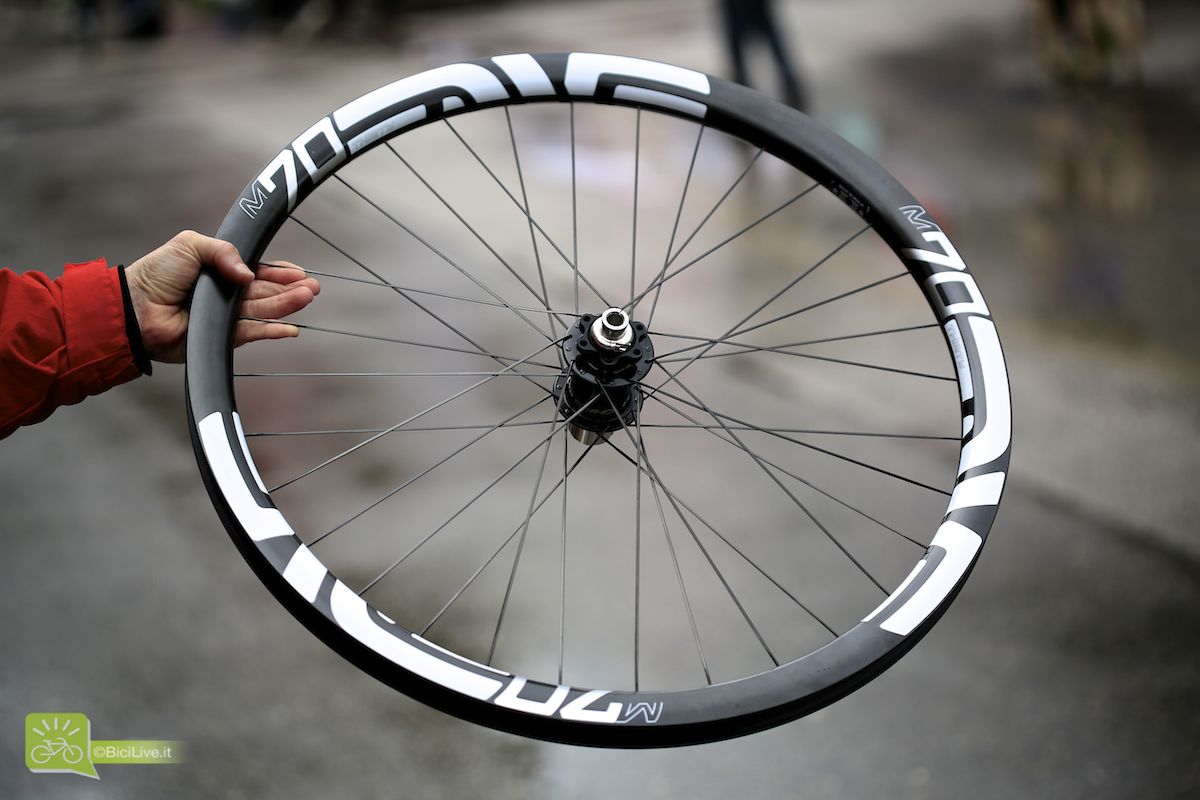 Enve: nuova serie di cerchi in carbonio M Series